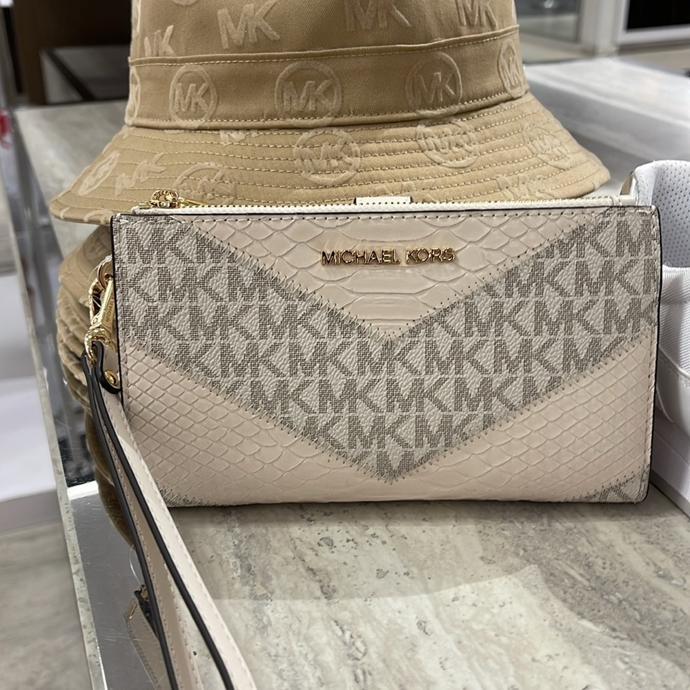 MICHAEL KORS JST LG DOUBLE ZIP WRISTLET WALLET PHONE HOLDER 
Light Cream 
NWT - Picture 15 of 16